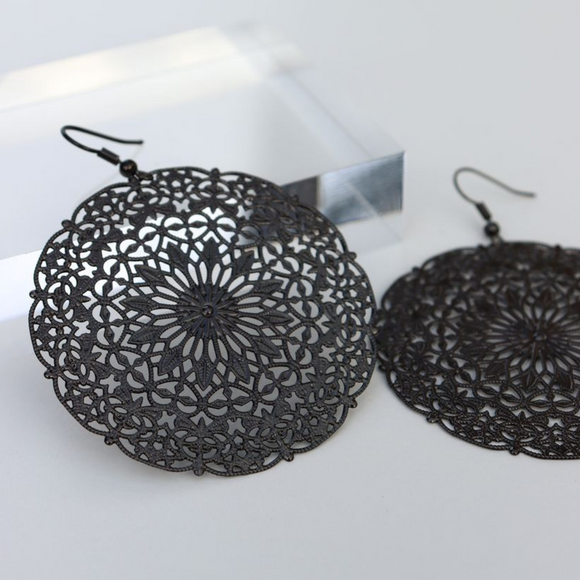 black jewellery for women, black jewellery styles for women, gifts for her, unique new zealand designed black jewellery, black earrings, black onyx jewellery, black agate jewellery, black necklace, black chained jewellery