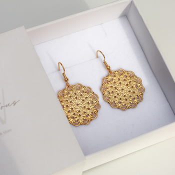 lightweight jewellery, black jewellery, yellow gold jewellery, jewellery, rose gold jewellery, silver jewellery, necklaces, earrings, bold earrings, bridal jewellery, weddings, wedding, wedding jewellery