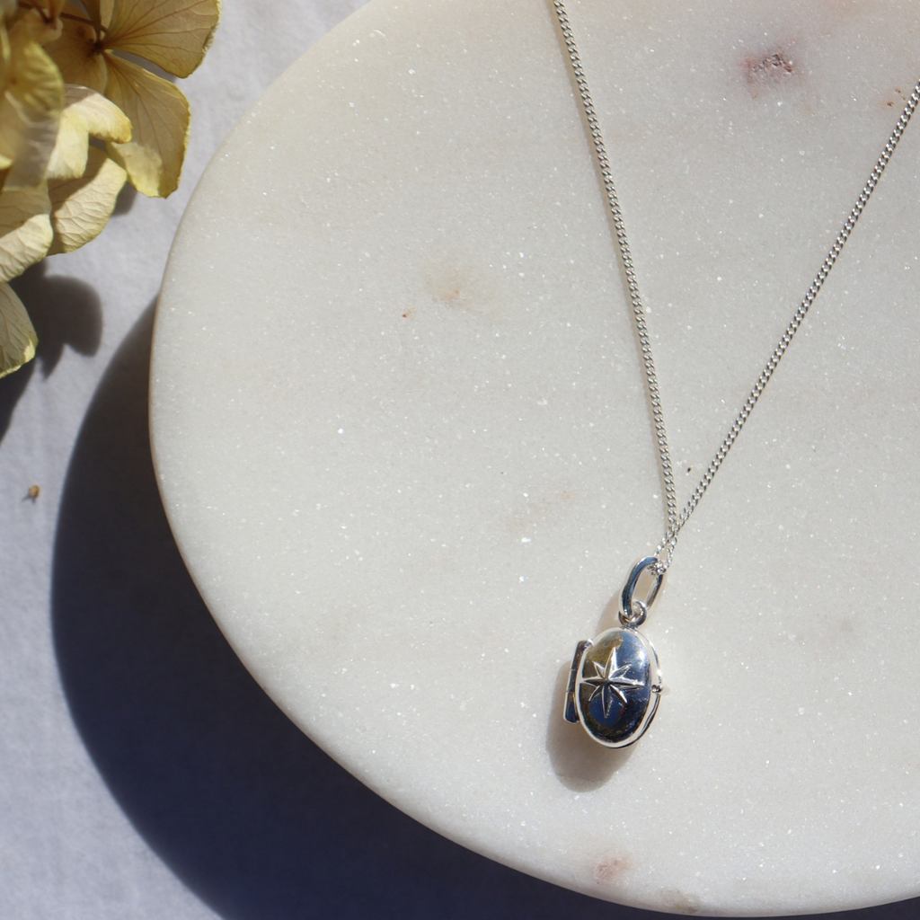 Bijoux Compass Locket