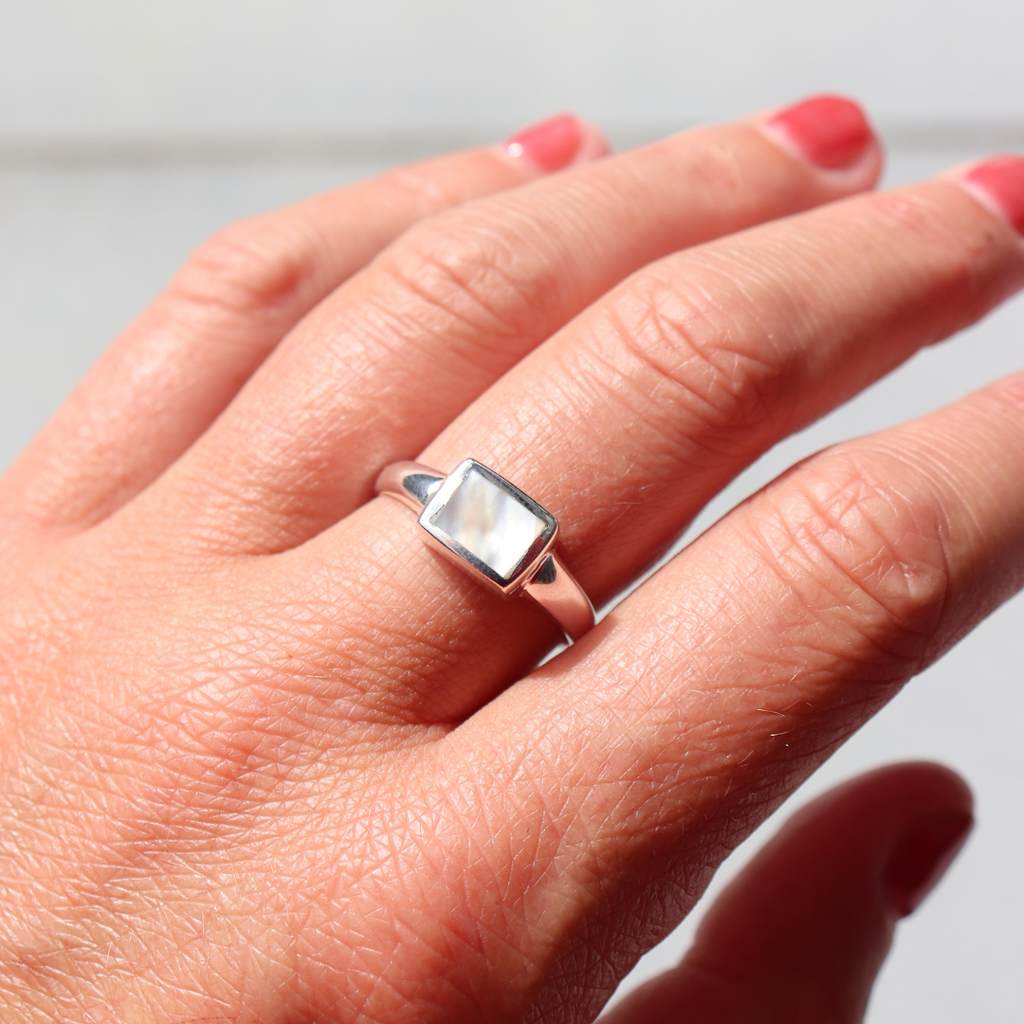 La Stèle Mother of Pearl Petite Rectangle Ring