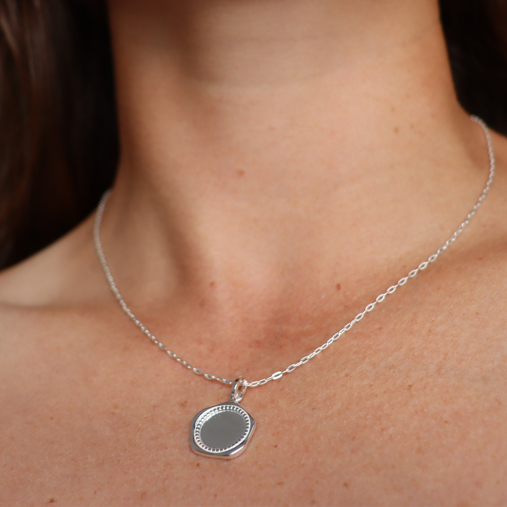 Bijoux Medal Necklace