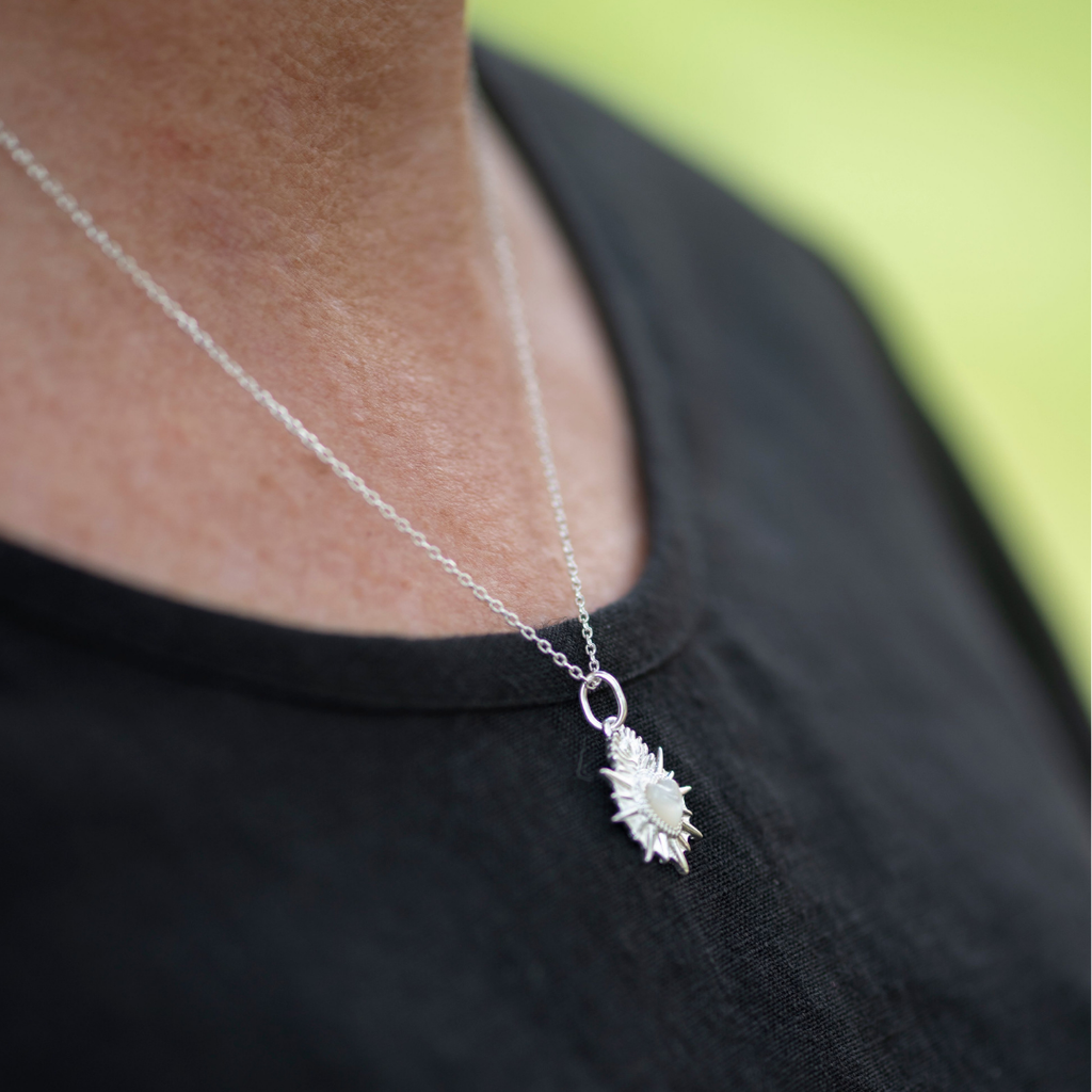 La Stèle Mother of Pearl Heart Necklace