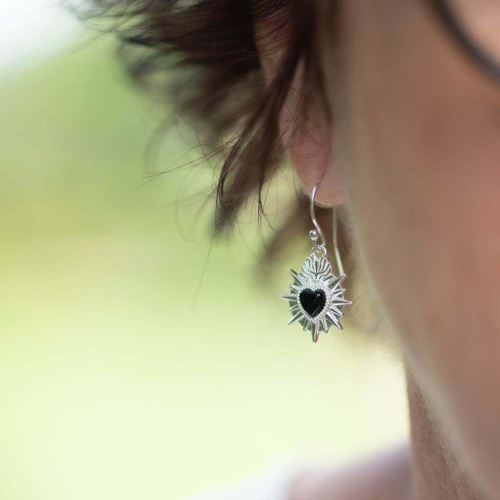 La Stèle Black Onyx Heart Earrings