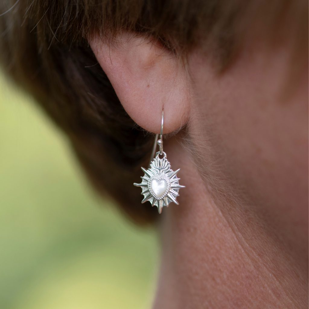 La Stèle Mother of Pearl Heart Earrings