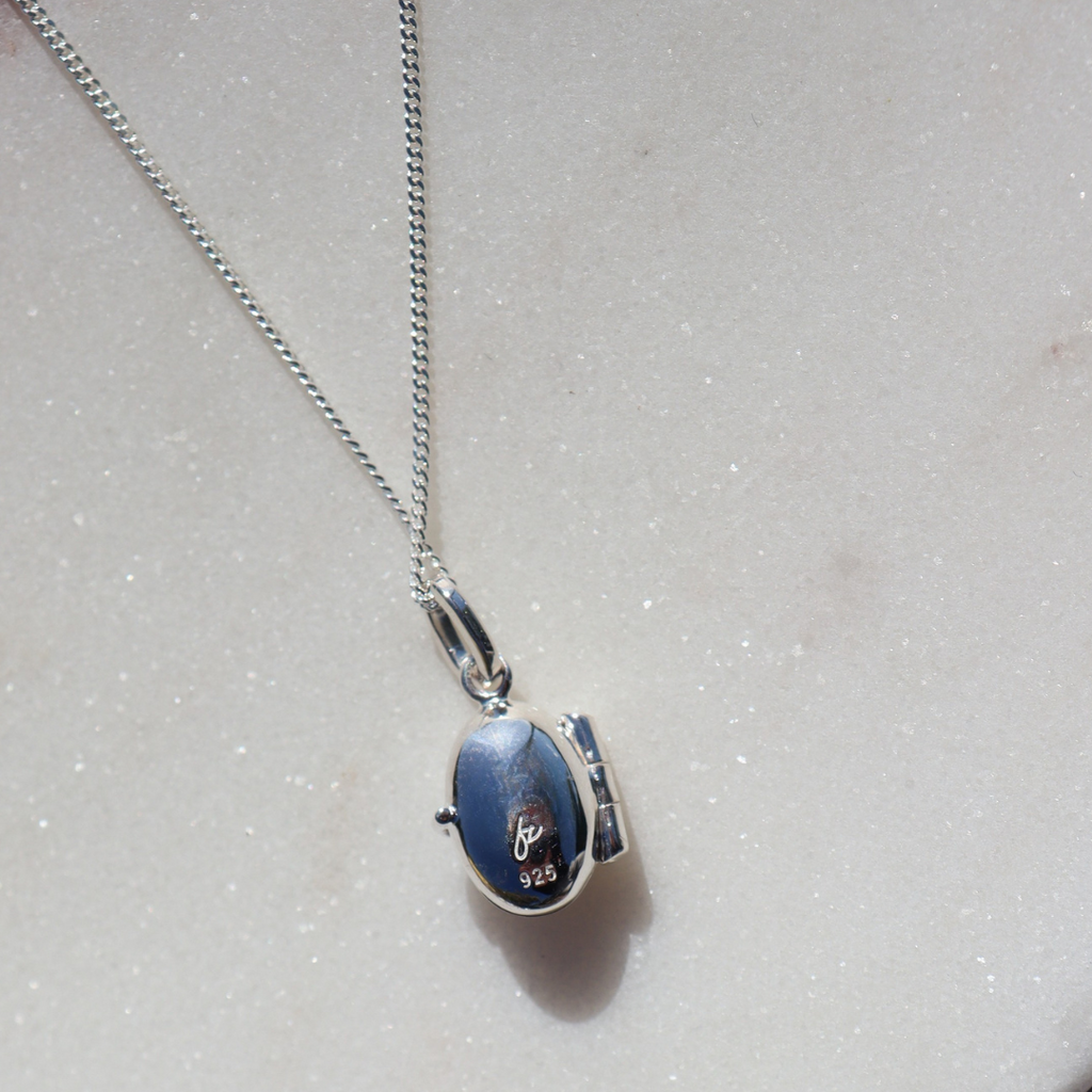 Bijoux Compass Locket