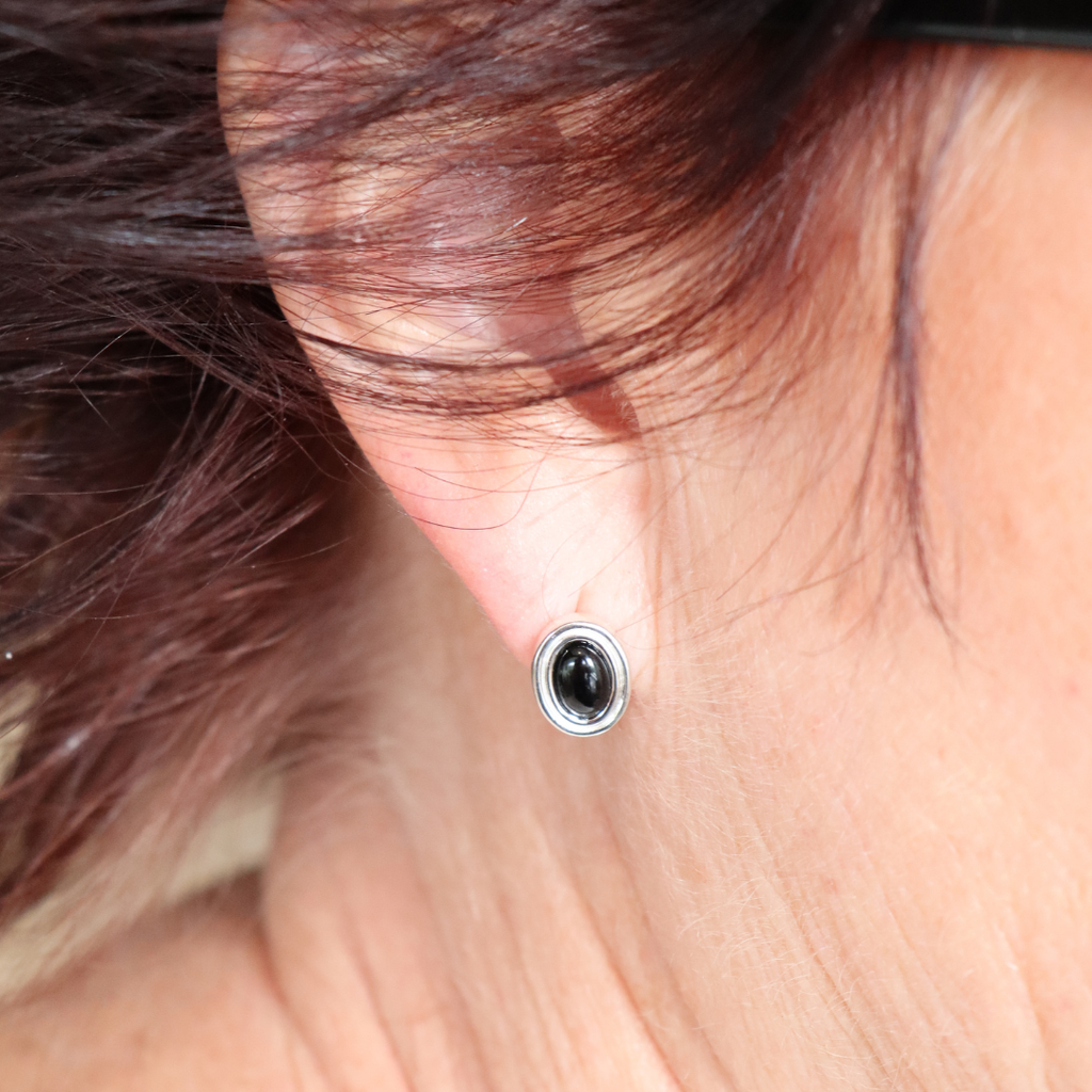 La Stele Black Onyx Oval Stud Earrings