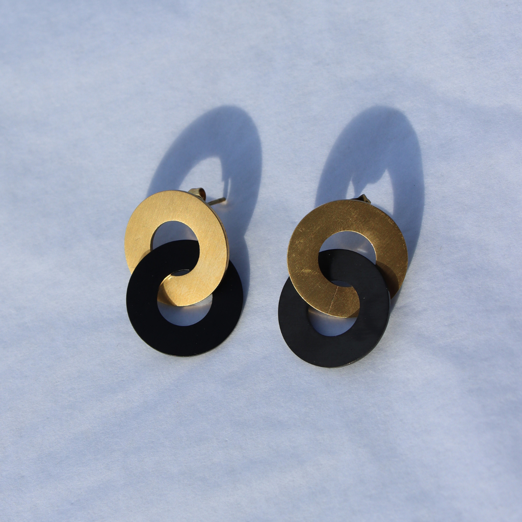 Circula Yellow Gold & Black Stud Earrings