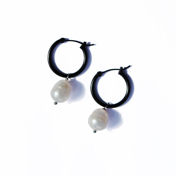 black hoop earrings with fresh water pearl, pearl hoop earrings, easy to wear jewellery, fabulous jewellery, everyday jewellery, gifts for women, gifts for her, fabulous jewellery for women, hoop earrings, hoops, pearls, pearl jewellery, free shipping nz wide
