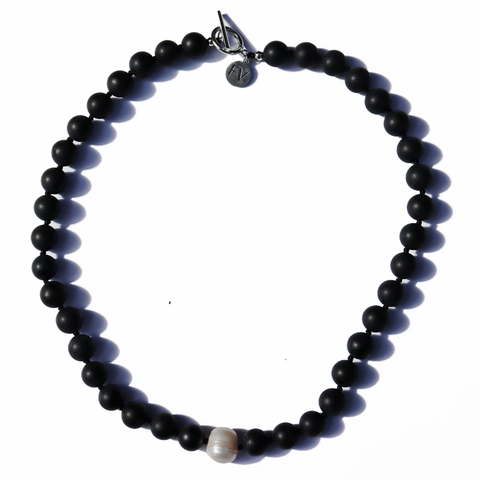 black onyx and fresh water pearl necklace, short black onyx necklace for women, easy to wear jewellery, short style necklace, unique jewellery for women, nz designer jewellery, beautiful jewellery for women, gifts for her, affordable nz jewellery, high quality nz jewellery
