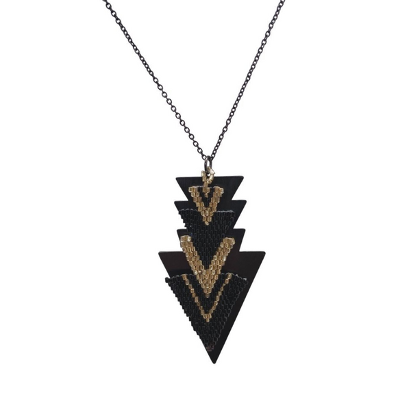 black and gold beaded arrow hanging at the end of long style chain, Womens jewellery, nz jewellery, nz designer, shop local, high quality jewellery, beaded jewellery, colourful jewellery, fashion, fashion jewellery, jewellery, jewelry, necklace, black necklace, black jewellery, yellow gold, yellow gold necklace, yellow gold jewellery 