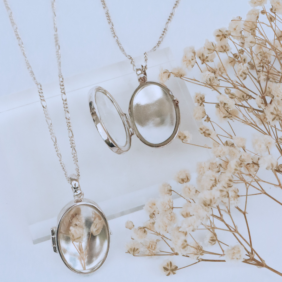 Locket to 2025 hold hair