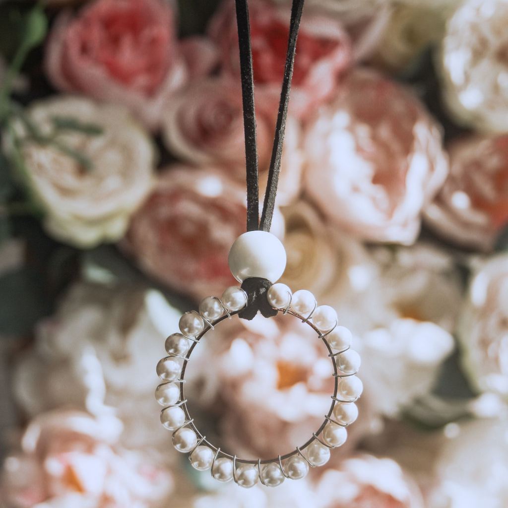 Black cord necklace with pearl deals