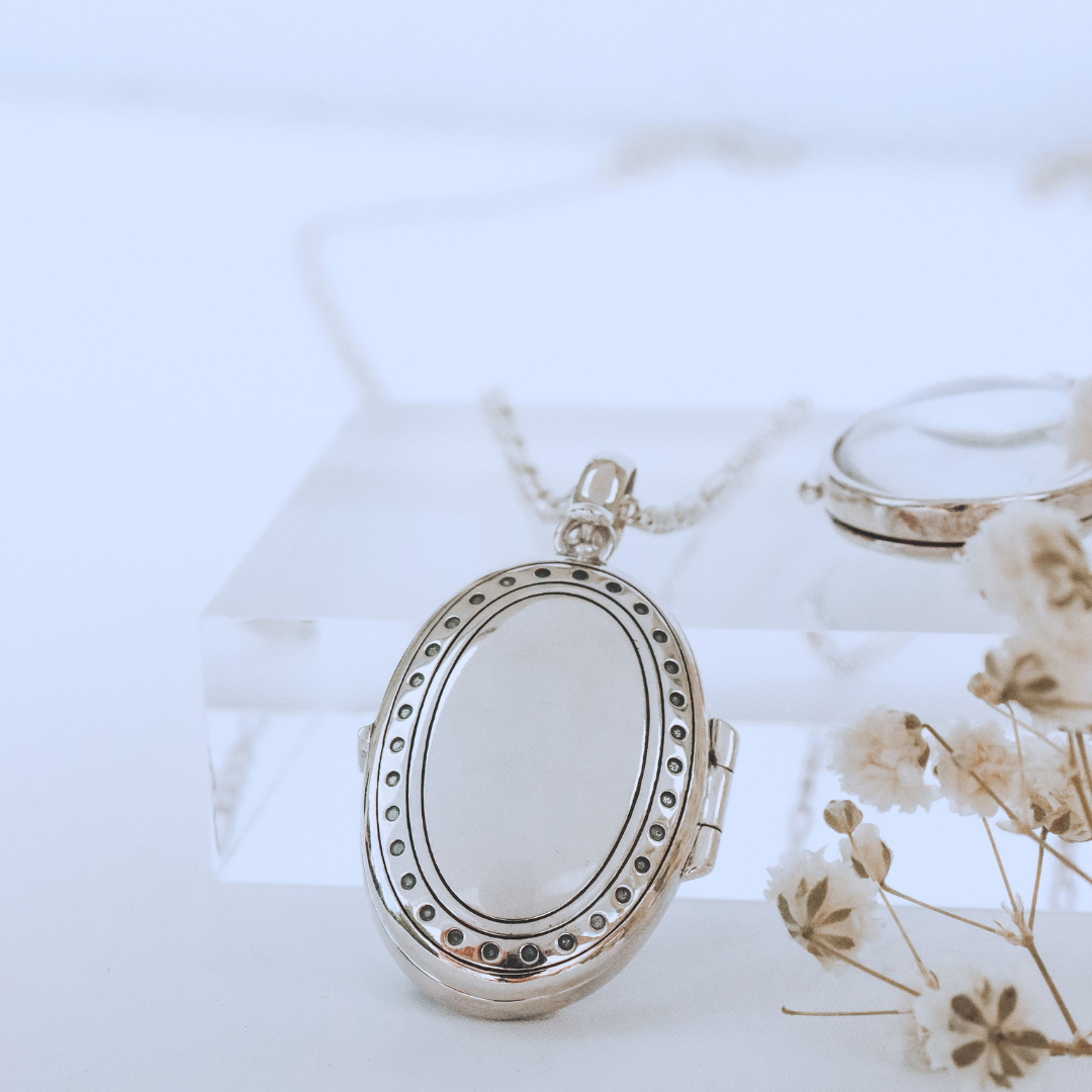 Modern locket clearance