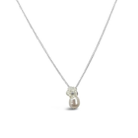 Mère Mother of Pearl White Flower Necklace
