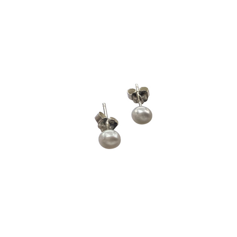sterling silver stud style earrings with 4mm fresh water pearl, fresh water pearls, pearl jewellery, fresh water pearl stud earrings, simple jewellery, chic jewellery, fabulous jewellery, designer jewellery, auckland designer, shop local, new zealand brands