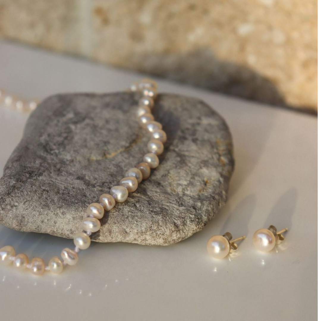 Silver Perle 4mm Fresh Water Pearl Stud Earrings Fabuleux Vous