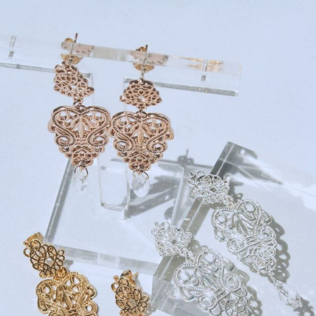 Less weight 2025 gold earrings