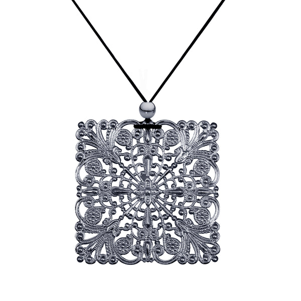 Lacey Square Black Necklace